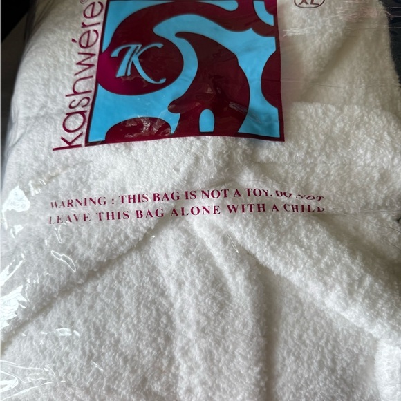 Kashwere White Plush Bathrobe XL - Picture 6 of 8